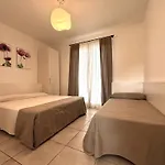 Relaxing Oasis With Pool And Garden ביביונה