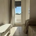 Relaxing Oasis With Pool And Garden דירה