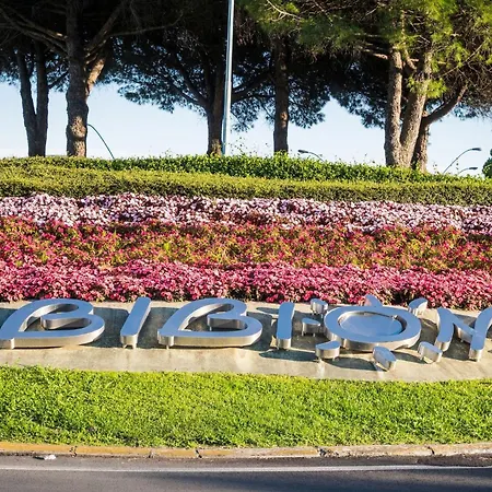 Relaxing Oasis With Pool And Solarium Bibione