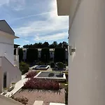 Relaxing Oasis With Pool And Garden Apartment *
