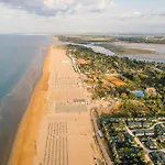 Relaxing Oasis With Pool And Garden